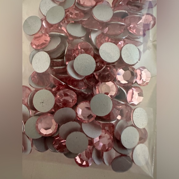 Swarovski Light Rose Rhinestones - Picture 2 of 4